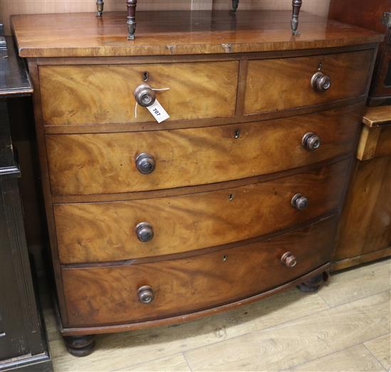 A Victorian mahogany bow front chest of drawers W.107cm